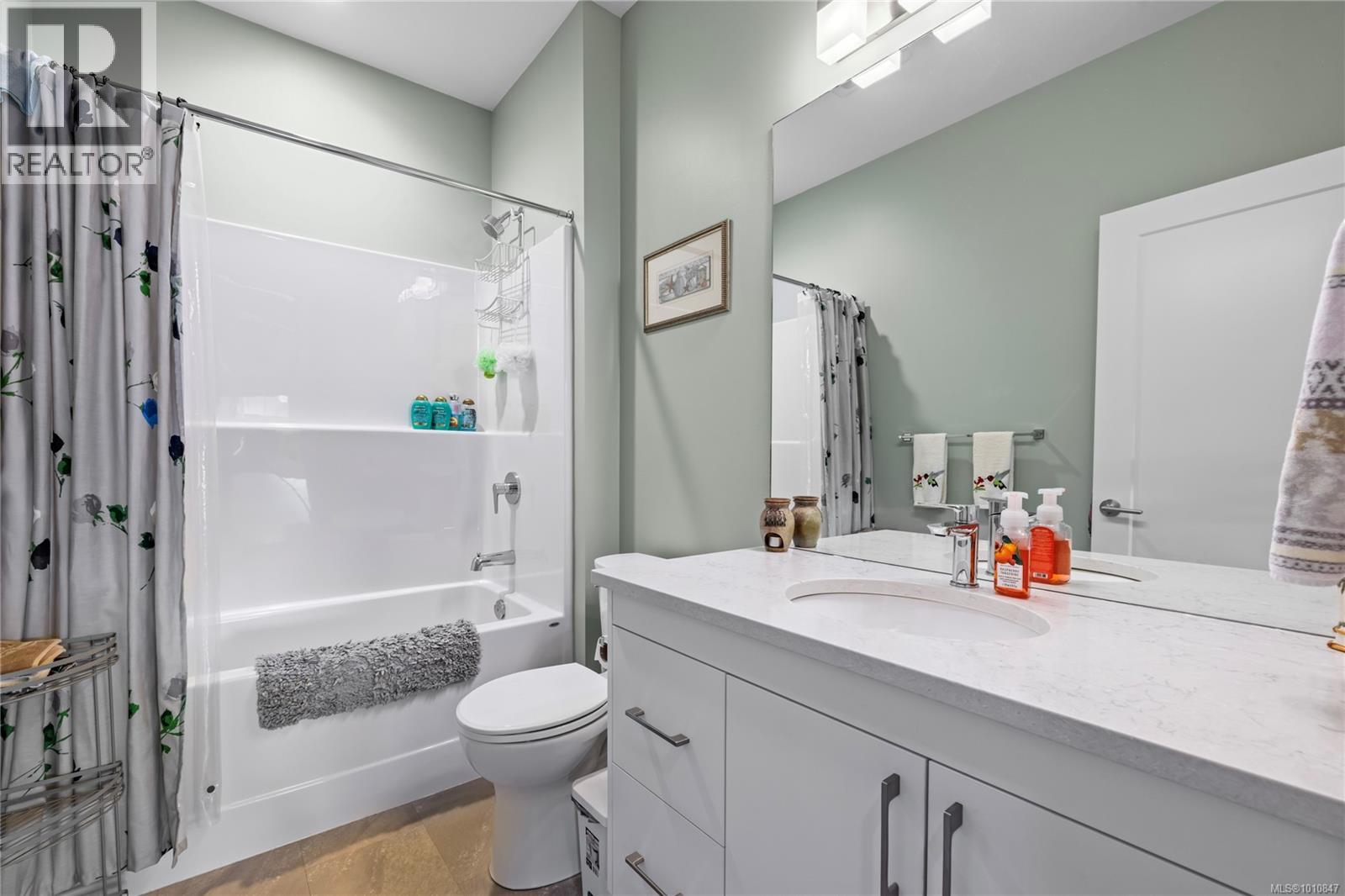 Photo 4 of 501 6540 Metral Dr, Nanaimo BC