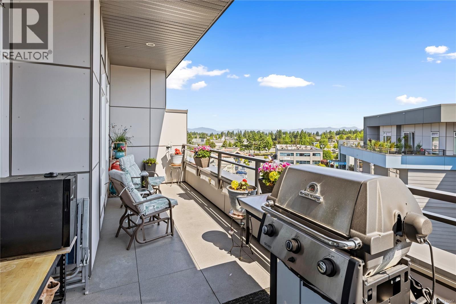 Photo 13 of 501 6540 Metral Dr, Nanaimo BC