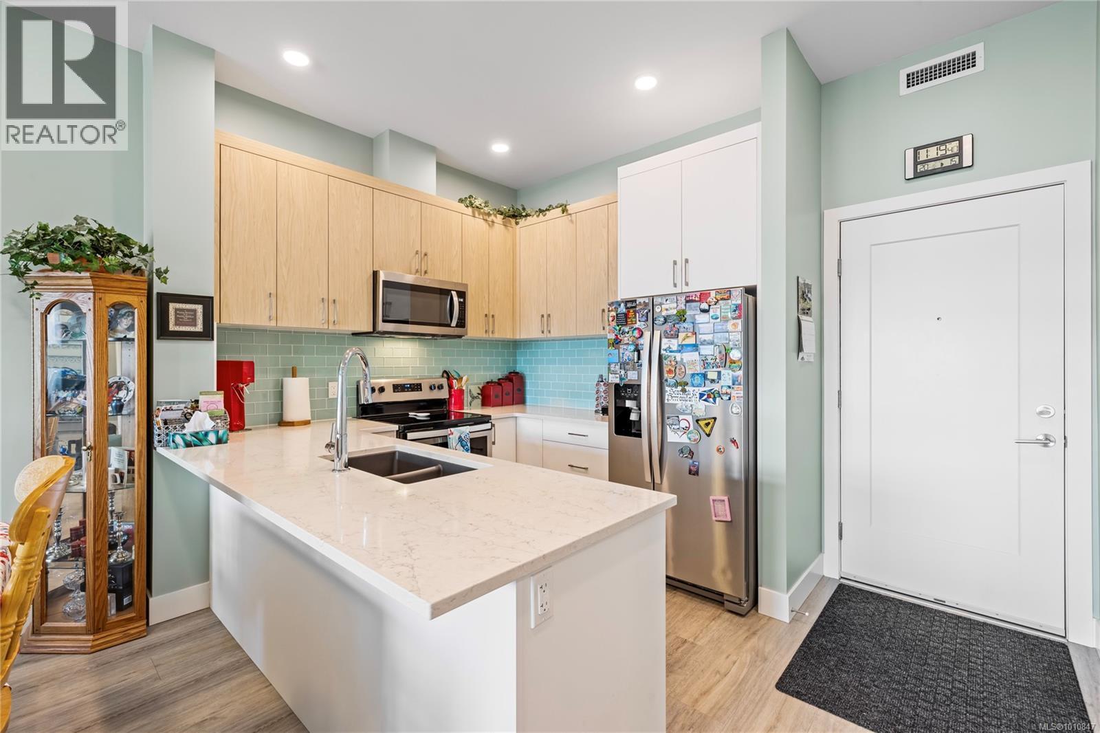 Photo 25 of 501 6540 Metral Dr, Nanaimo BC