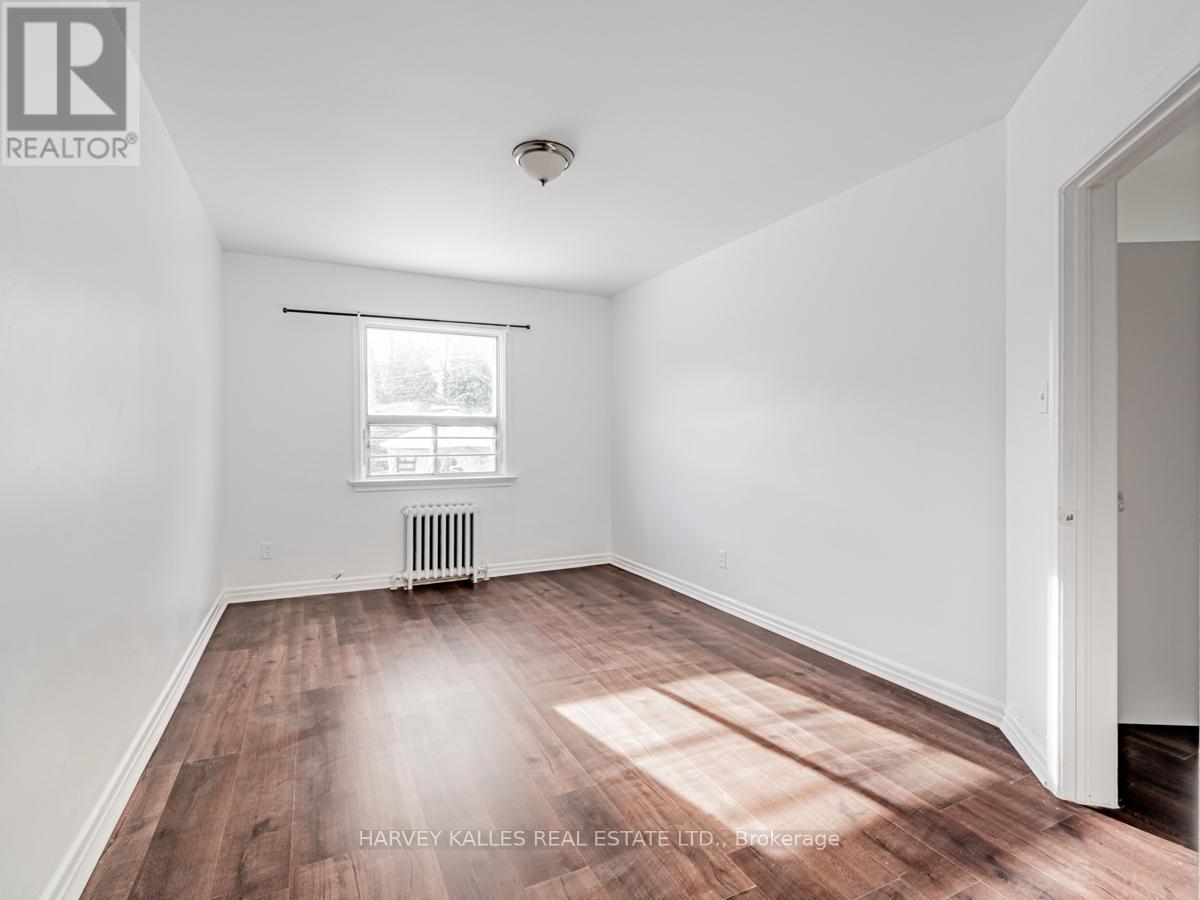 Photo 18 of 44 Leduc Drive, Toronto ON