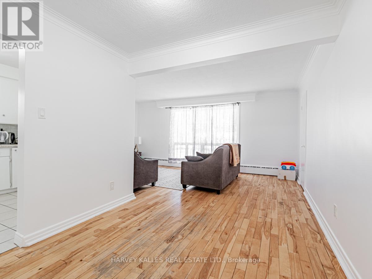 Photo 12 of 44 Leduc Drive, Toronto ON