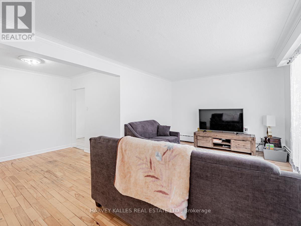 Photo 31 of 44 Leduc Drive, Toronto ON