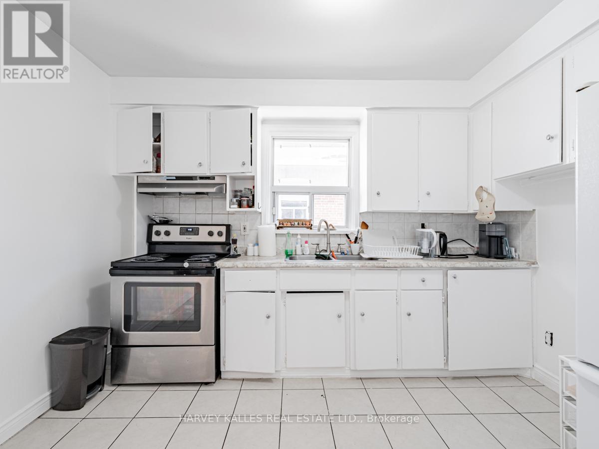 Photo 30 of 44 Leduc Drive, Toronto ON