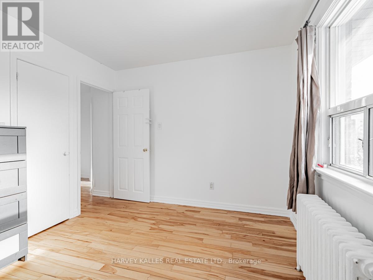 Photo 15 of 44 Leduc Drive, Toronto ON
