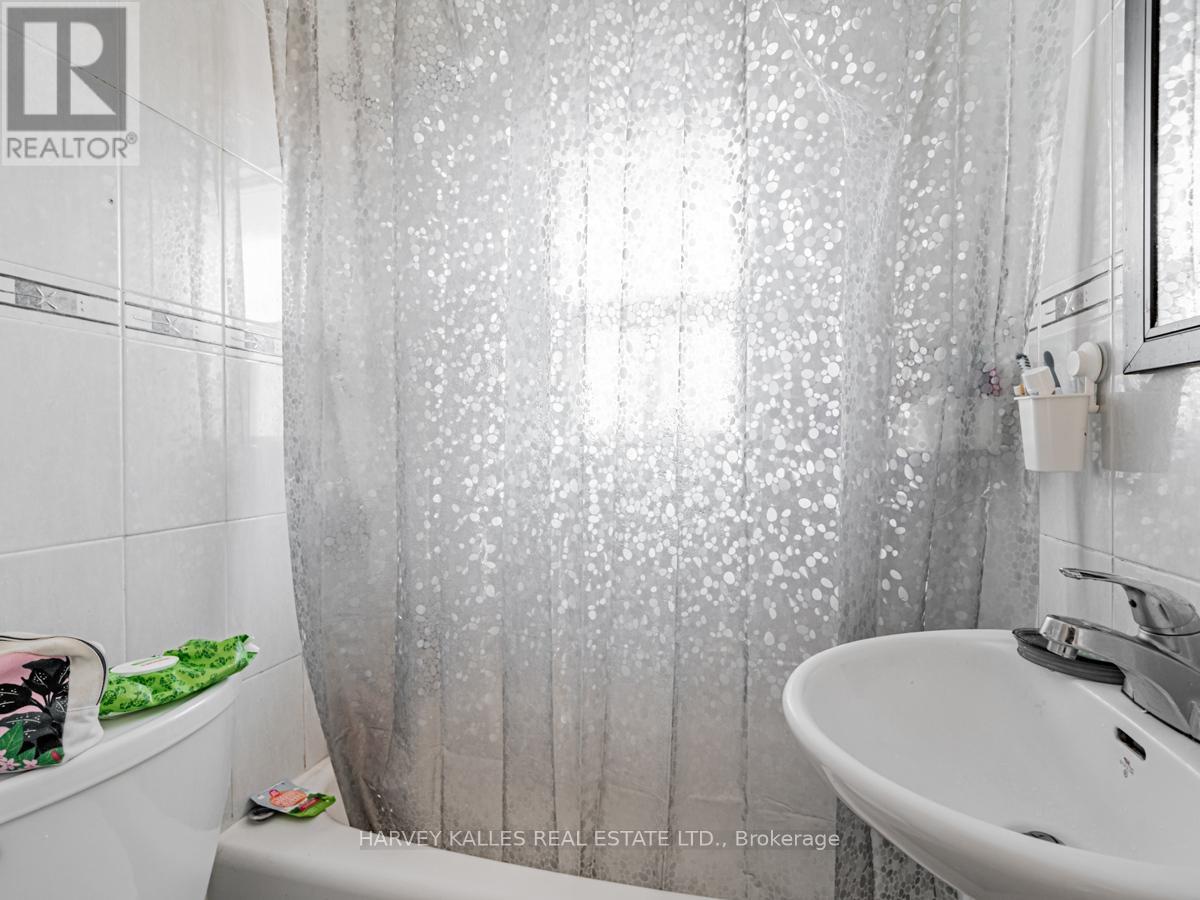 Photo 7 of 44 Leduc Drive, Toronto ON