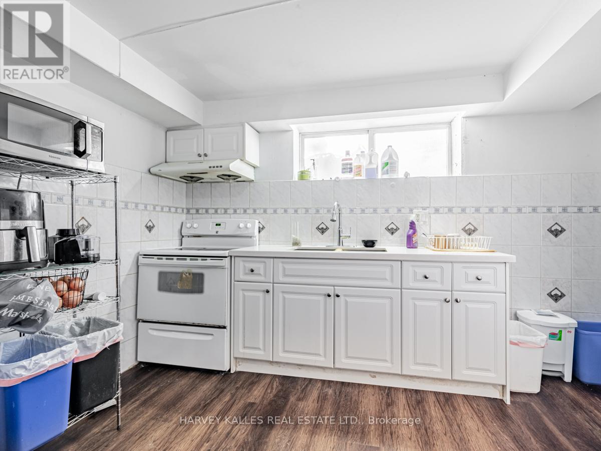Photo 8 of 44 Leduc Drive, Toronto ON