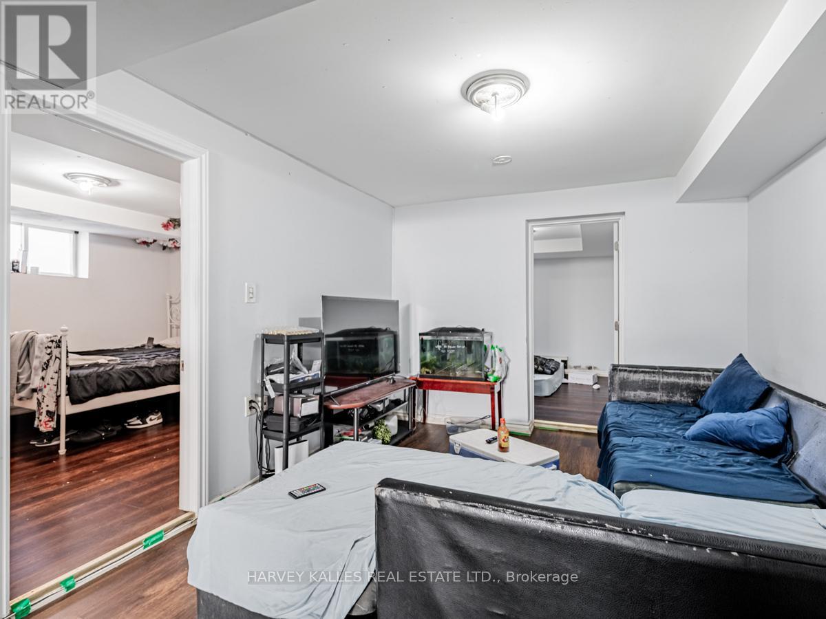 Photo 3 of 44 Leduc Drive, Toronto ON