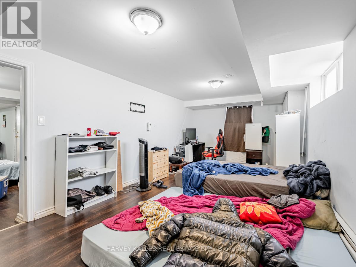 Photo 10 of 44 Leduc Drive, Toronto ON