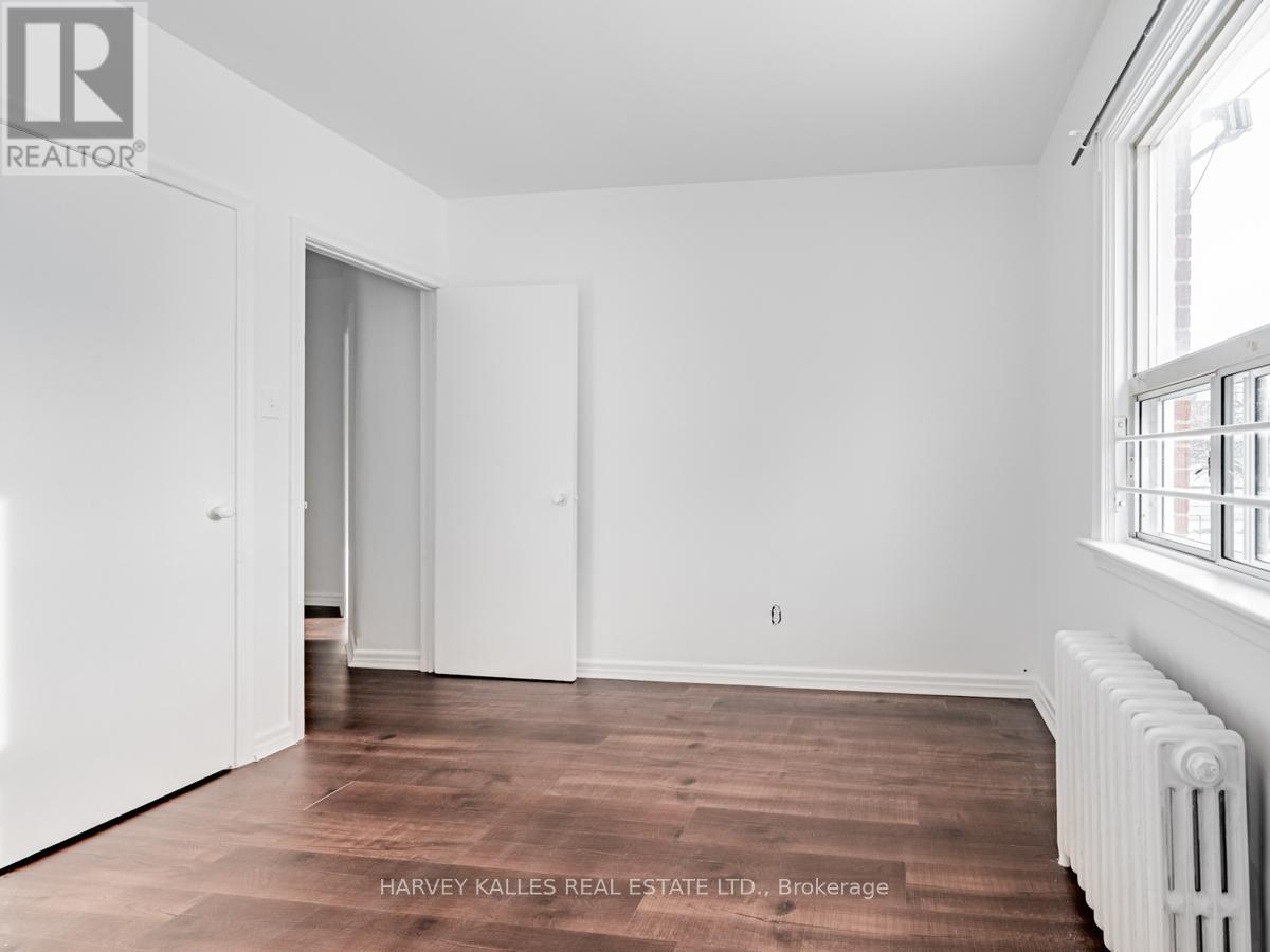 Photo 27 of 44 Leduc Drive, Toronto ON