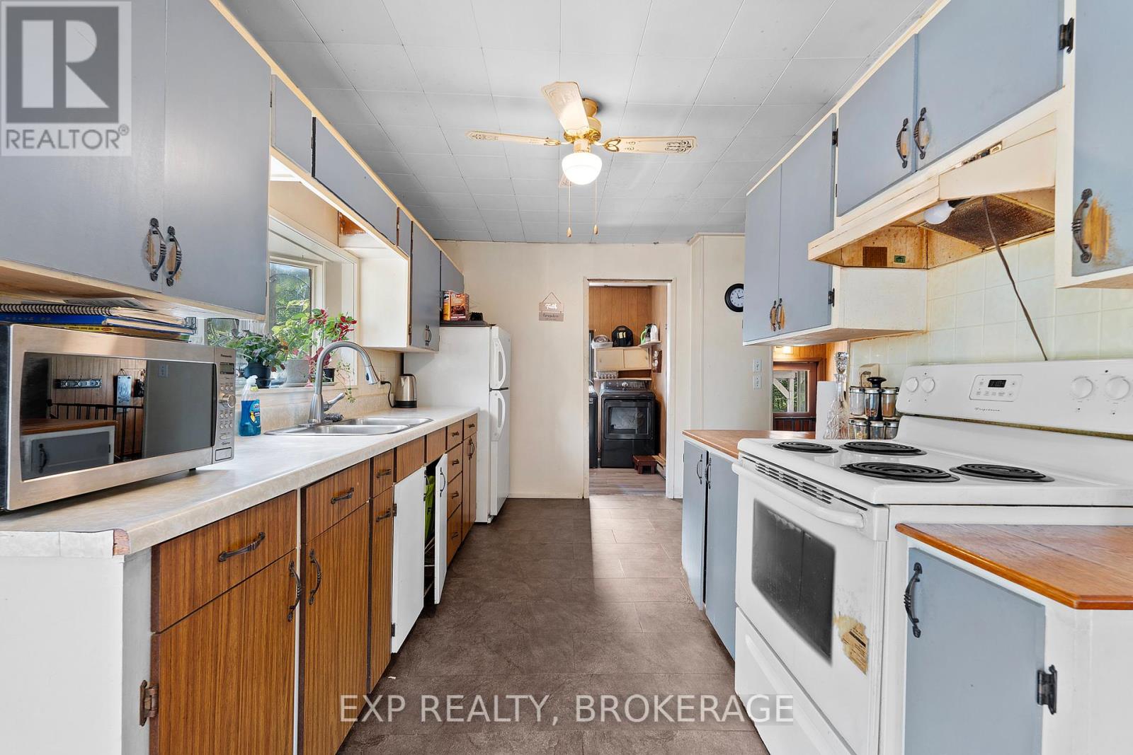 Photo 20 of 4 Denison Drive, Addington Highlands ON