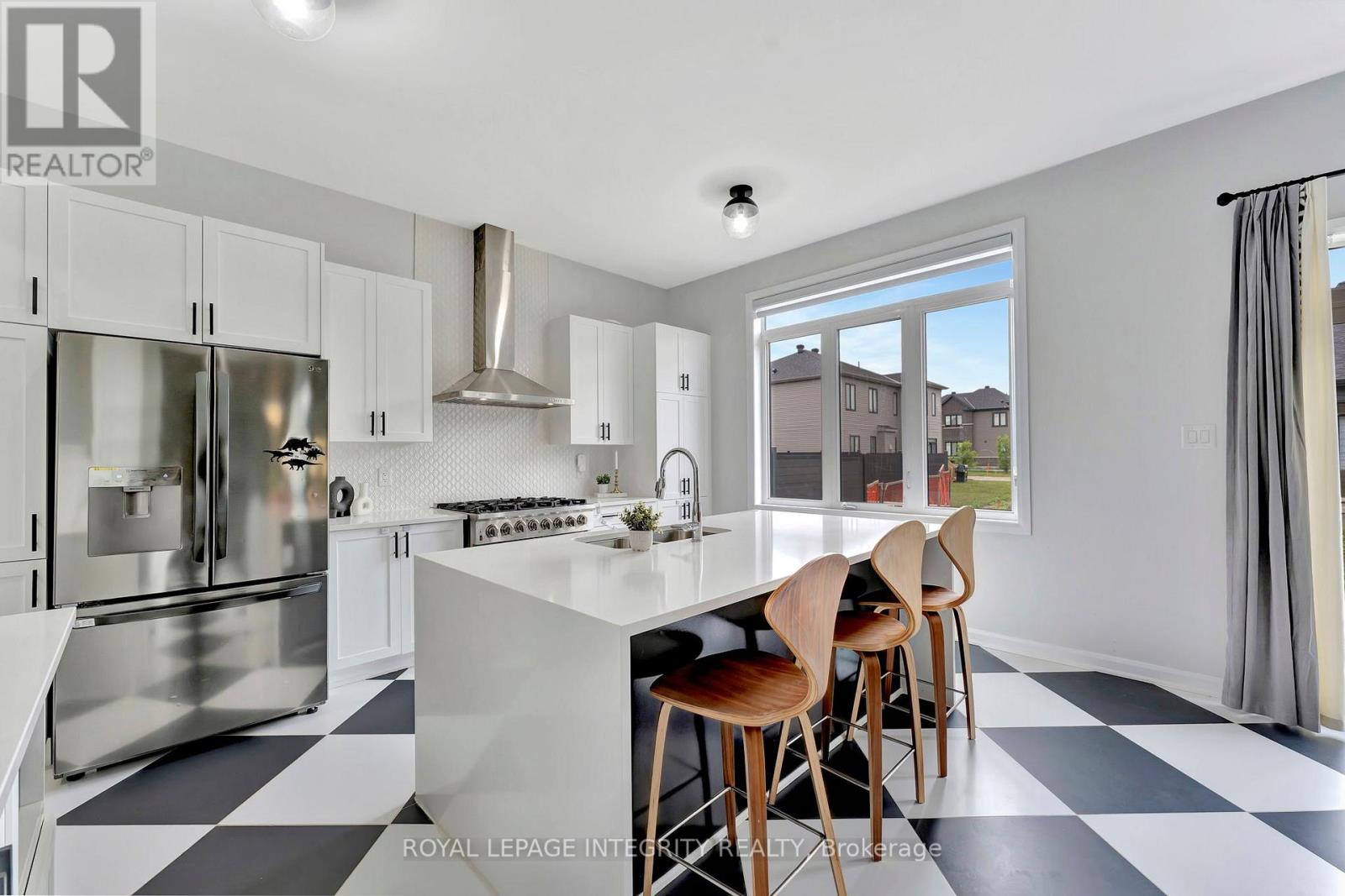 Photo 33 of 11 Ascari Road, Ottawa ON