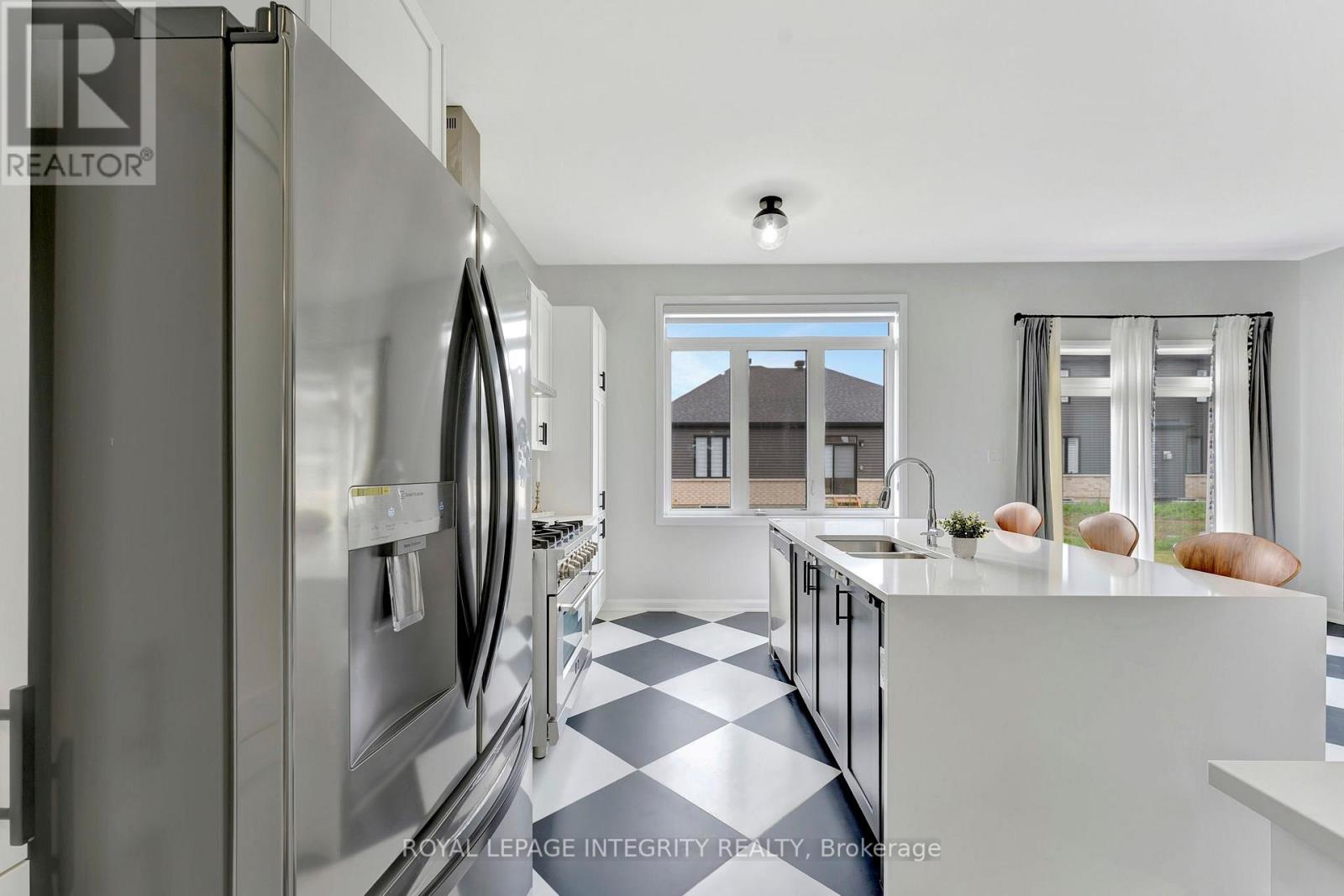 Photo 4 of 11 Ascari Road, Ottawa ON