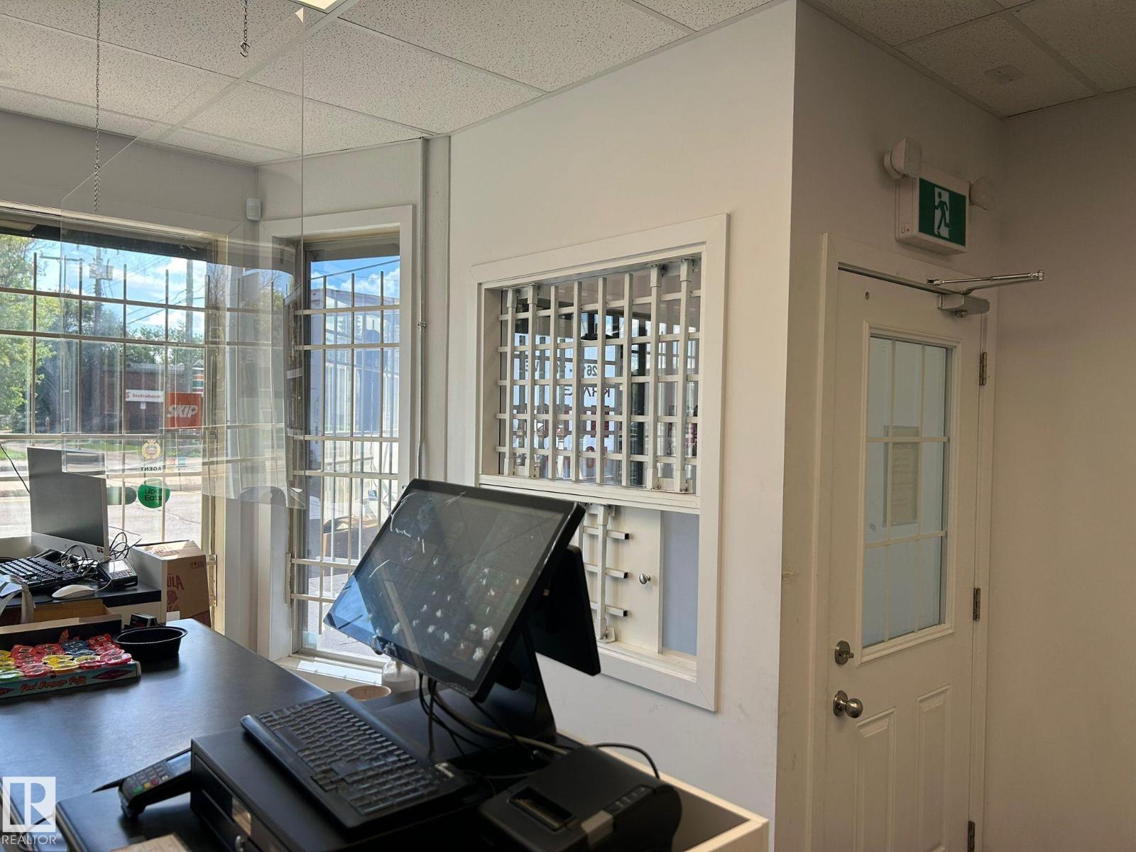 Photo 6 of 12612 118 Av Nw, Edmonton AB