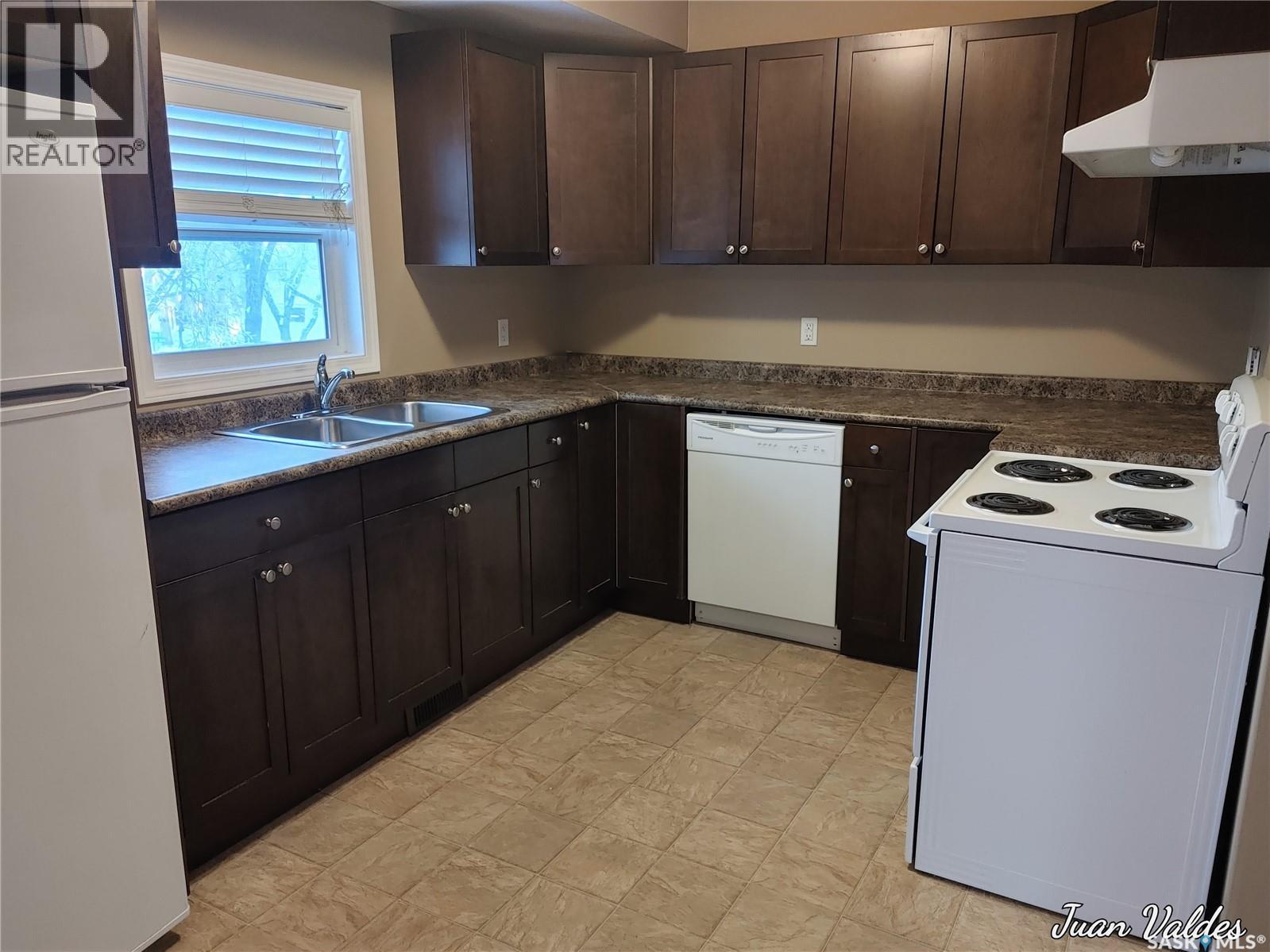 Photo 33 of 1415 Victoria Avenue, Regina SK