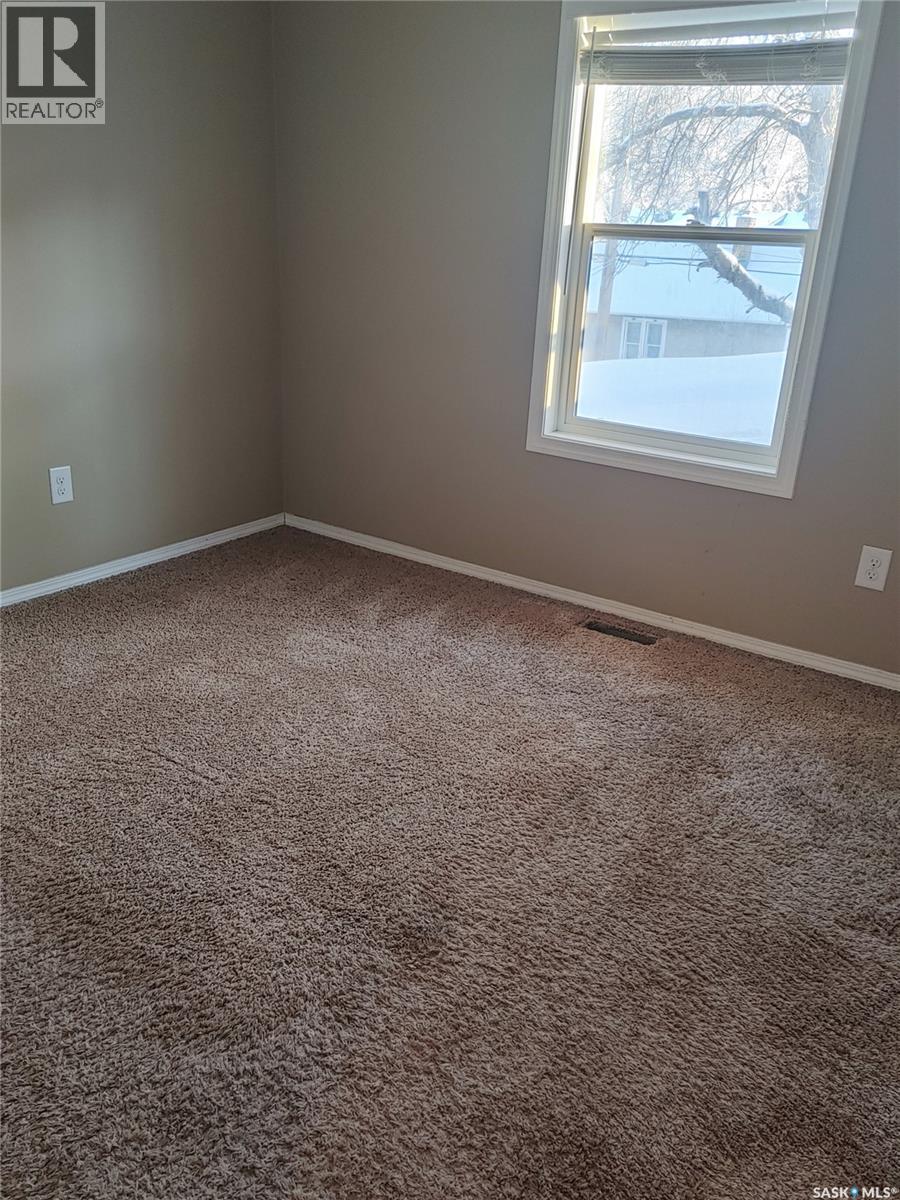 Photo 15 of 1415 Victoria Avenue, Regina SK