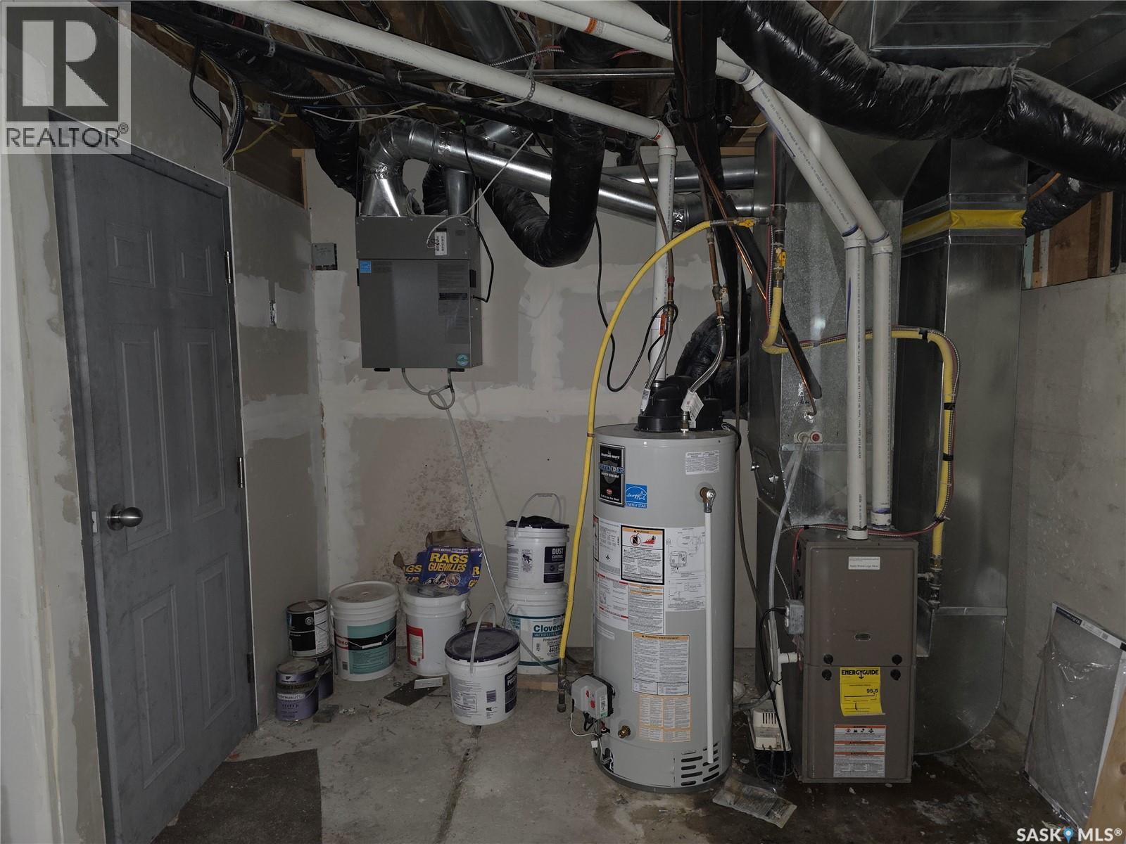Photo 2 of 1415 Victoria Avenue, Regina SK