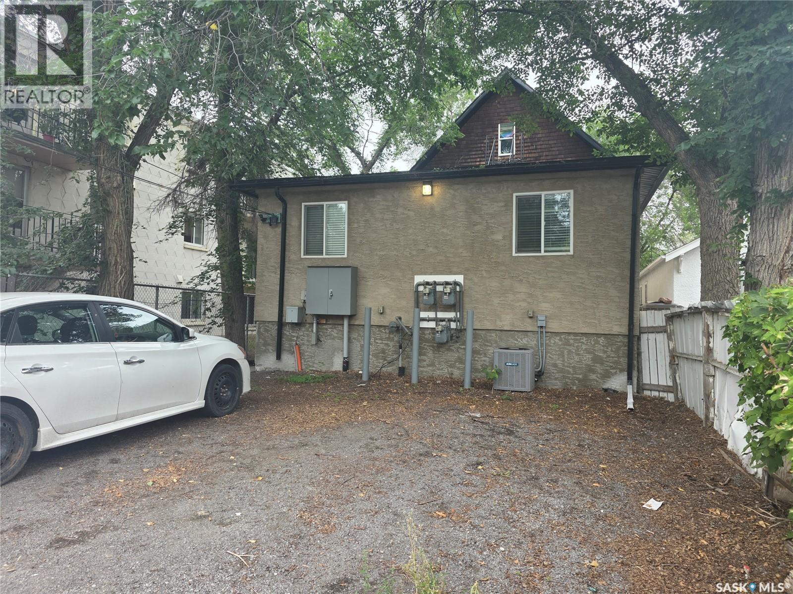 Photo 5 of 1415 Victoria Avenue, Regina SK
