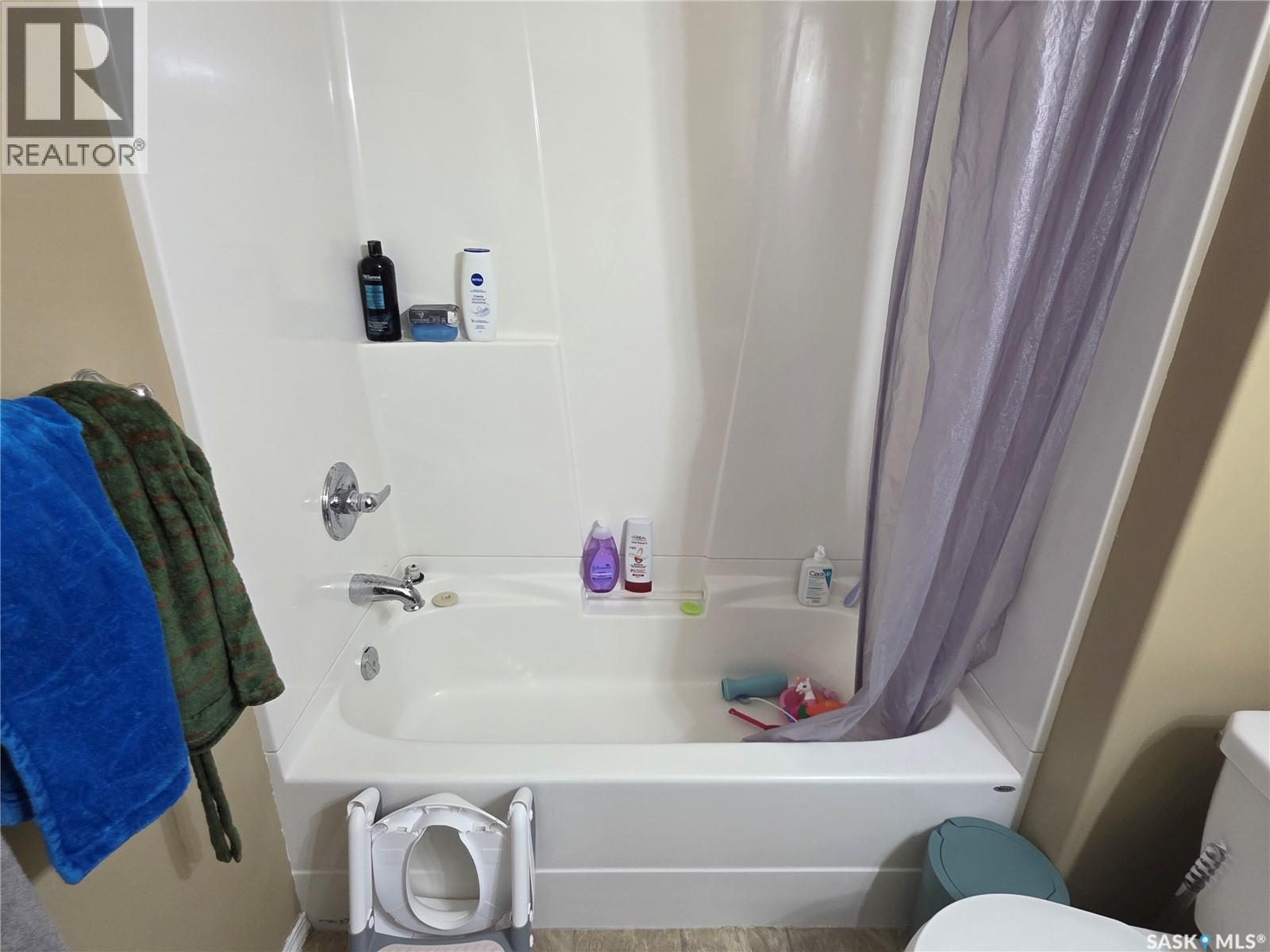 Photo 9 of 1415 Victoria Avenue, Regina SK