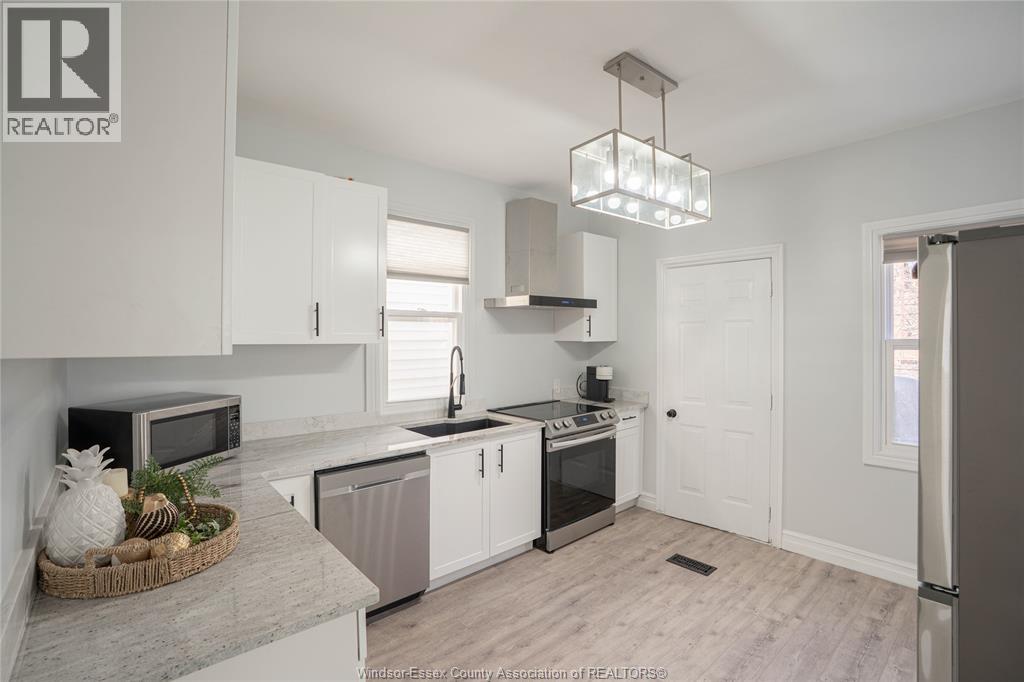 Photo 11 of 816 Dougall Avenue, Windsor ON