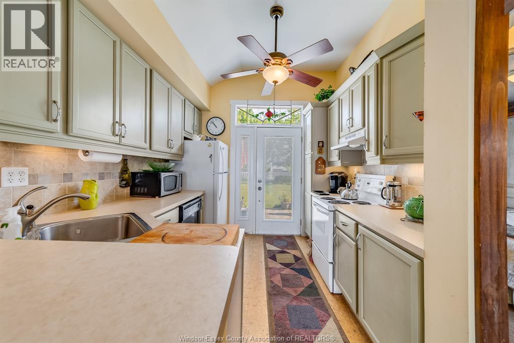 Photo 10 of 499 Lakeside Drive, Harrow ON