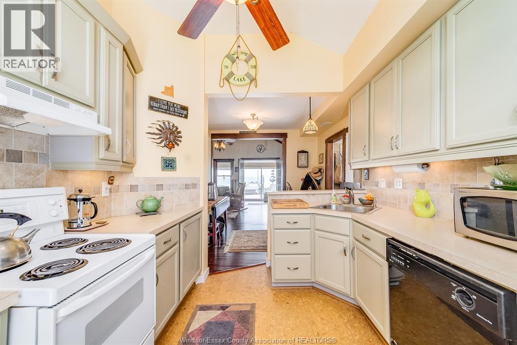 Photo 11 of 499 Lakeside Drive, Harrow ON
