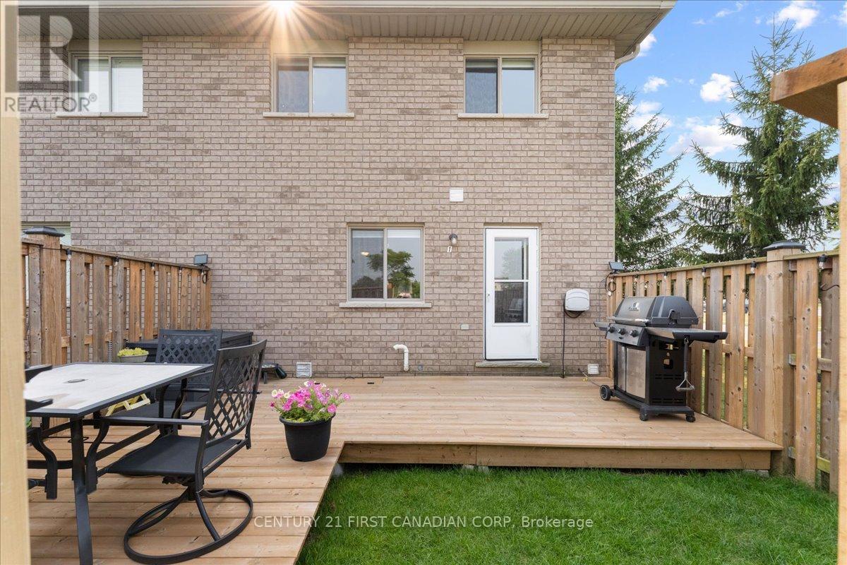 Photo 40 of 1 40 Braemar Avenue, Haldimand ON