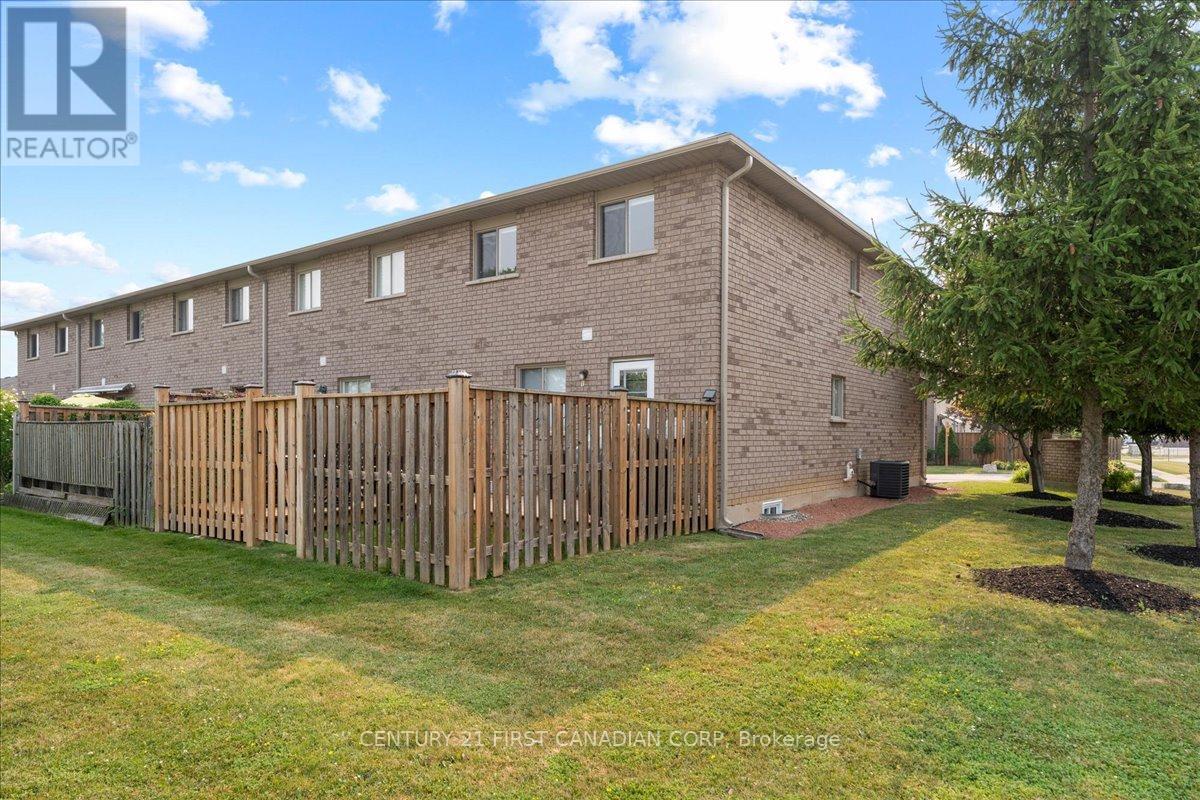 Photo 42 of 1 40 Braemar Avenue, Haldimand ON