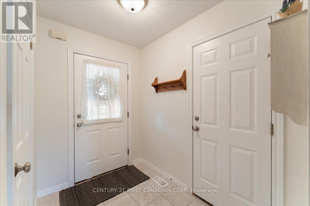 Photo 5 of 1 40 Braemar Avenue, Haldimand ON