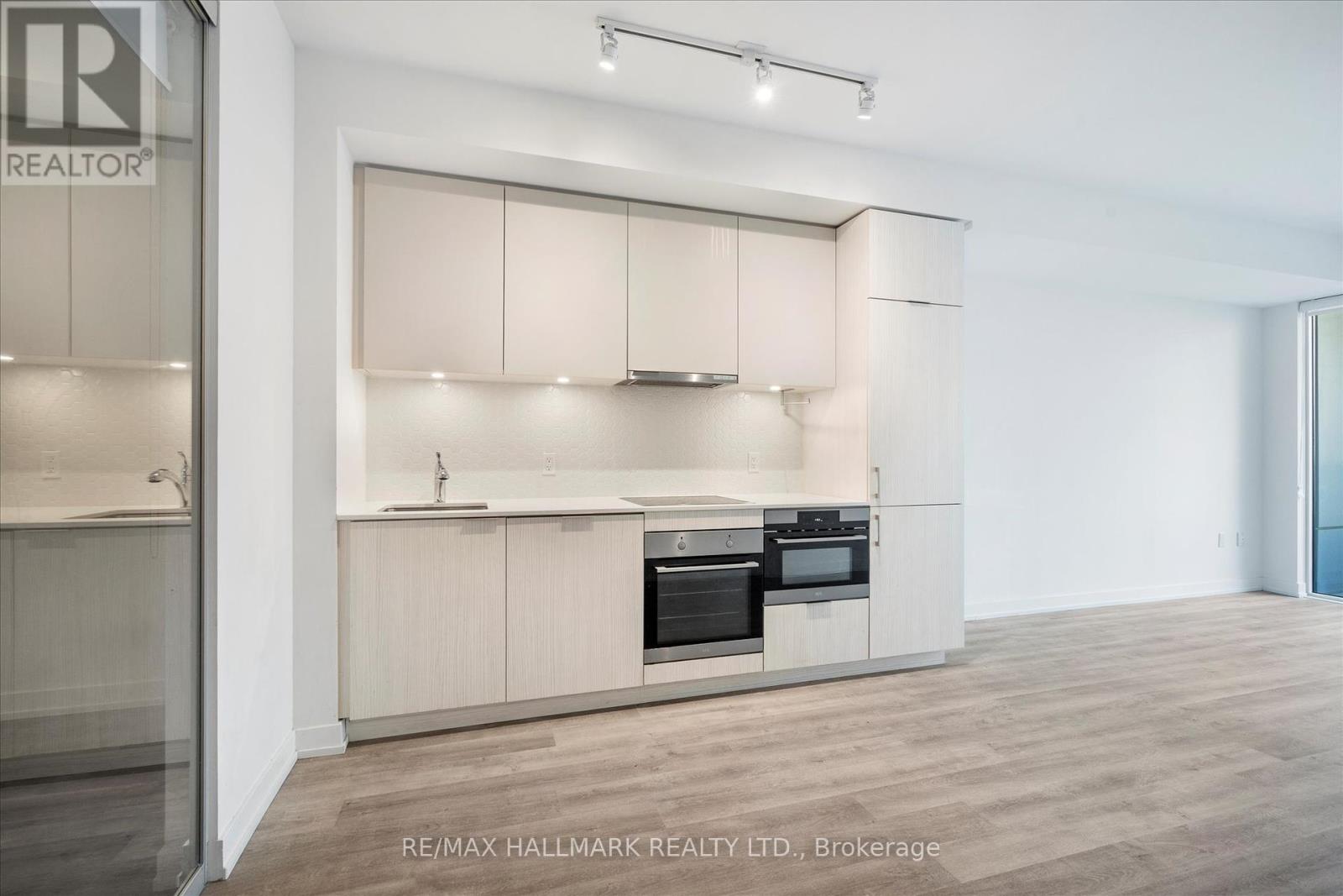 Photo 10 of 413 158 Front Street E, Toronto ON