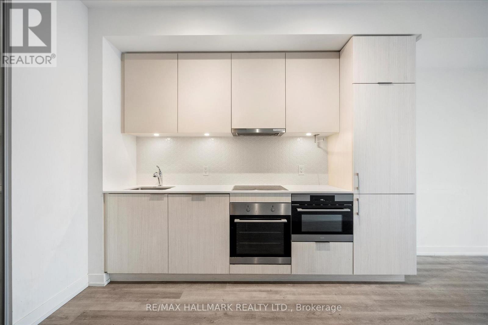 Photo 11 of 413 158 Front Street E, Toronto ON