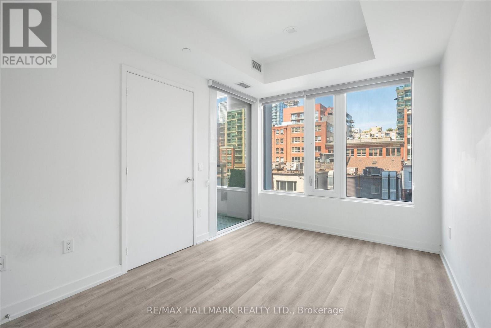 Photo 13 of 413 158 Front Street E, Toronto ON