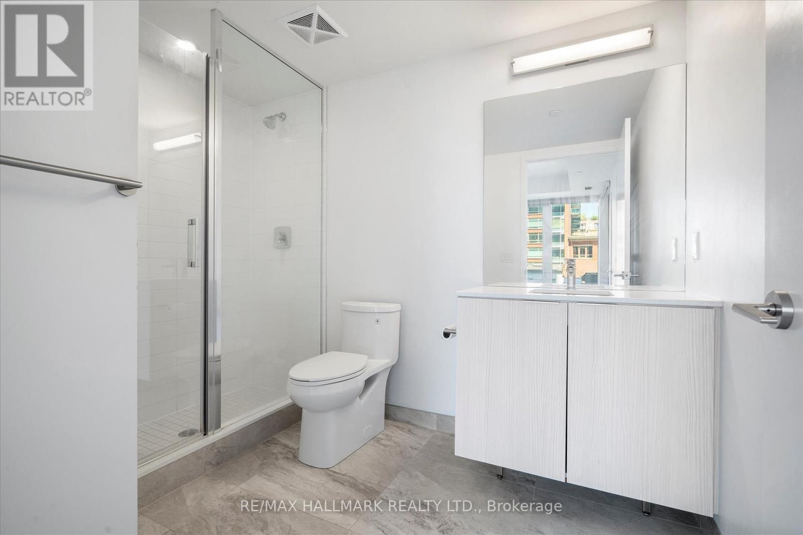 Photo 15 of 413 158 Front Street E, Toronto ON
