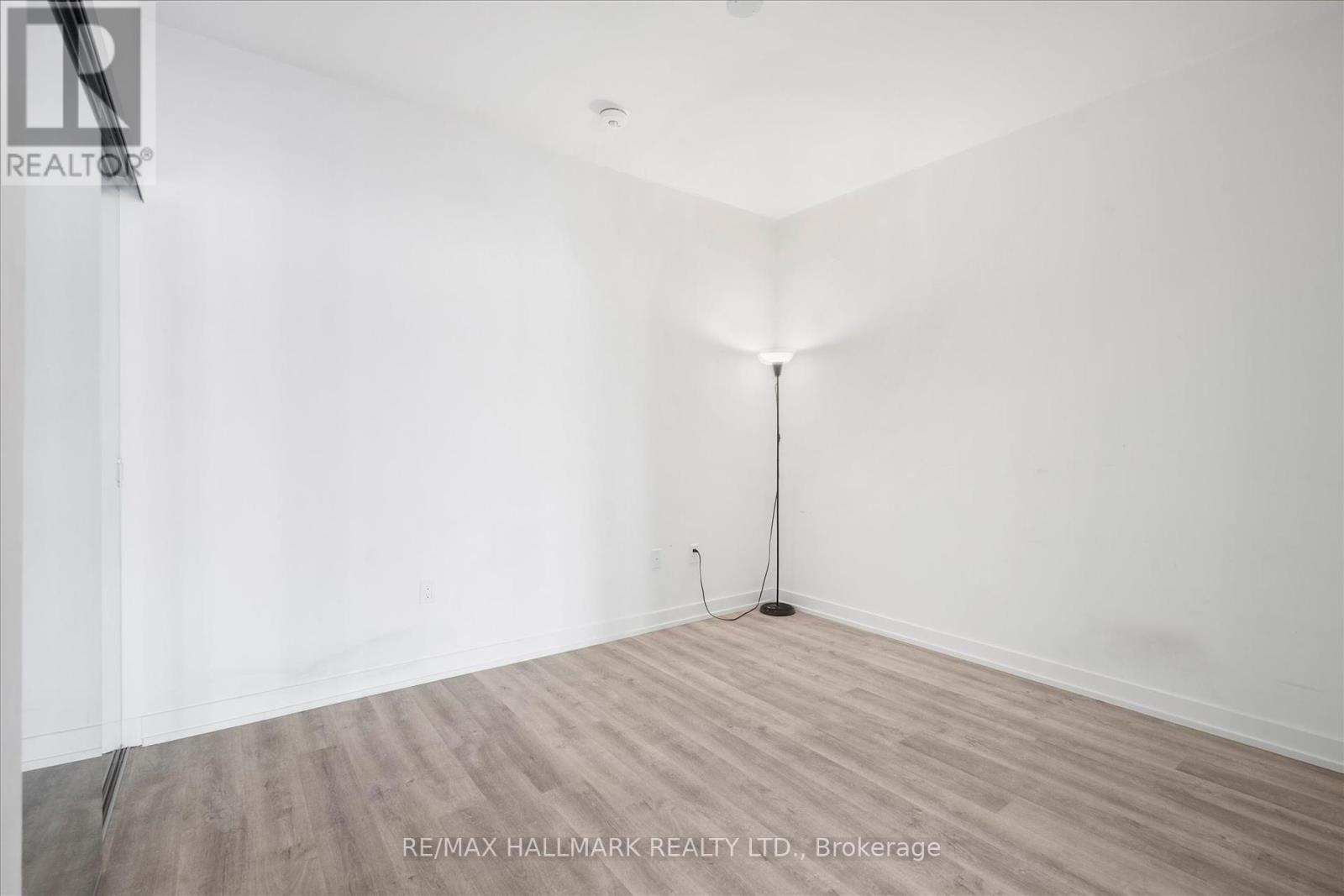 Photo 16 of 413 158 Front Street E, Toronto ON