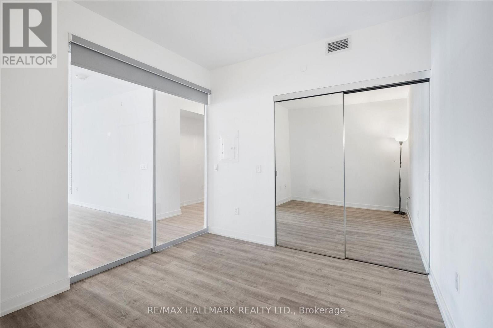 Photo 17 of 413 158 Front Street E, Toronto ON