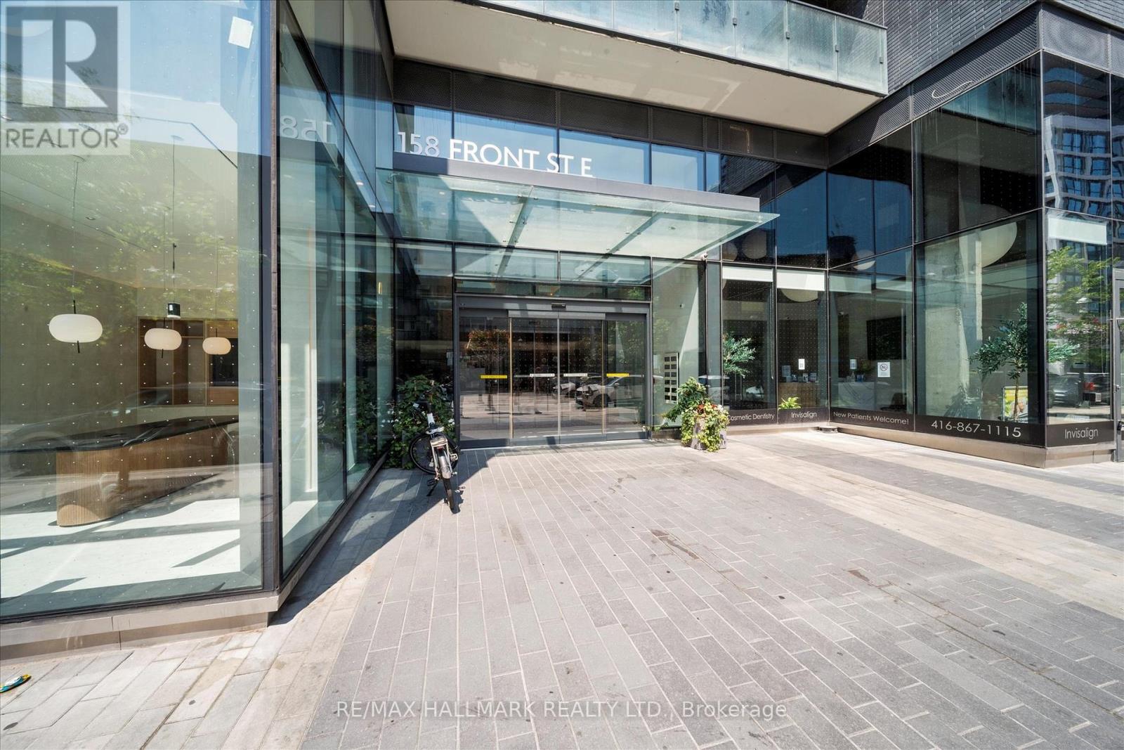 Photo 2 of 413 158 Front Street E, Toronto ON
