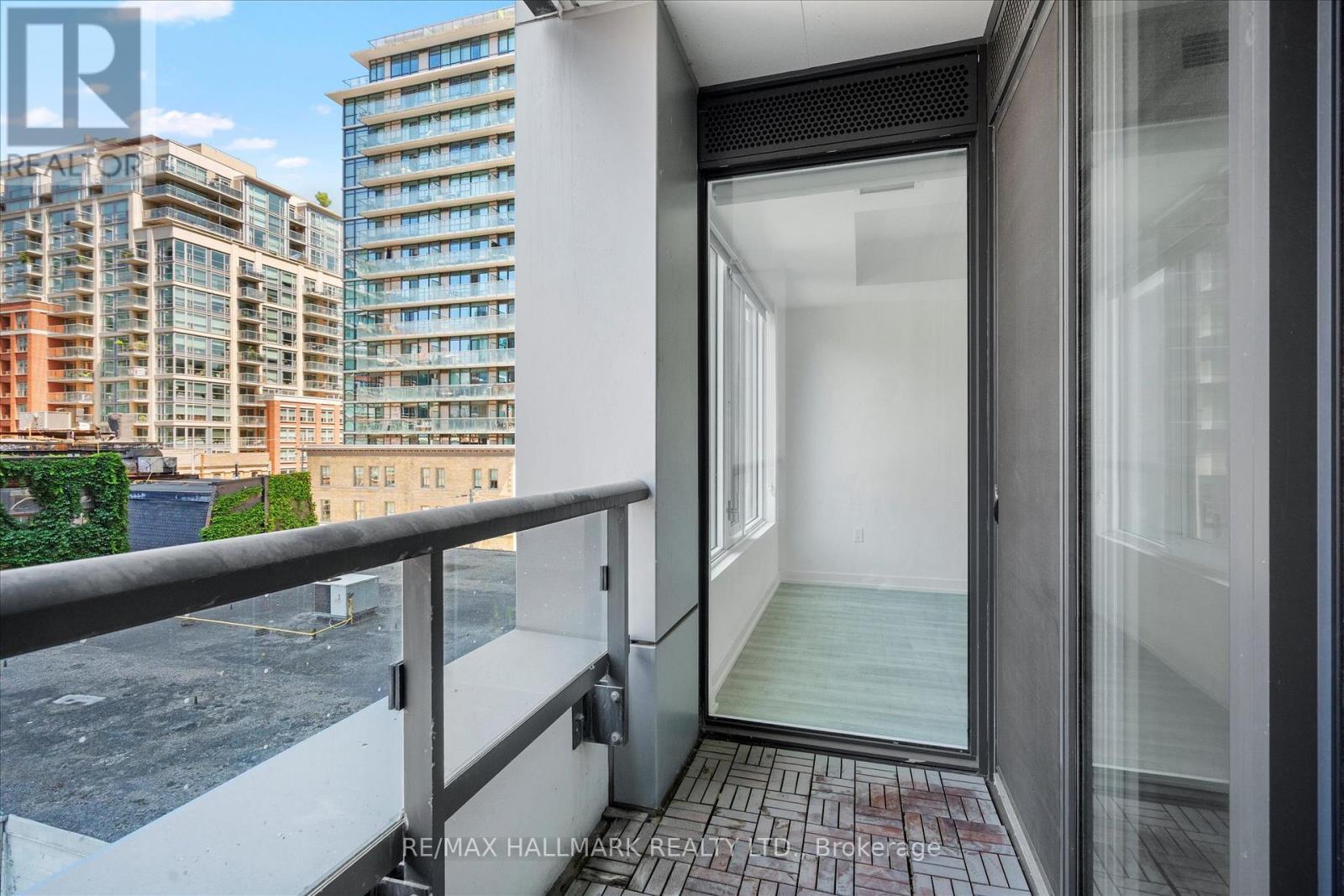 Photo 20 of 413 158 Front Street E, Toronto ON