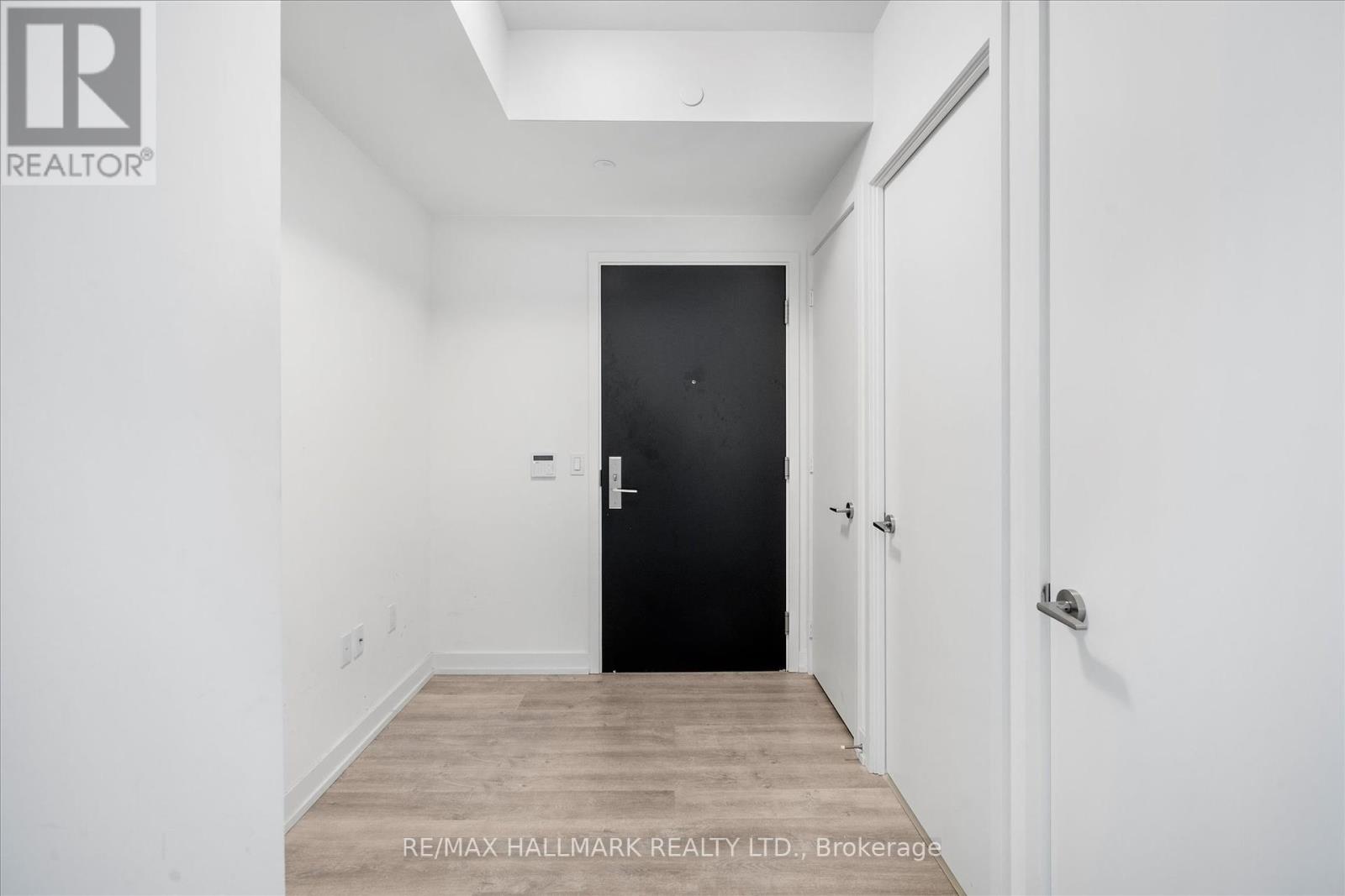 Photo 4 of 413 158 Front Street E, Toronto ON