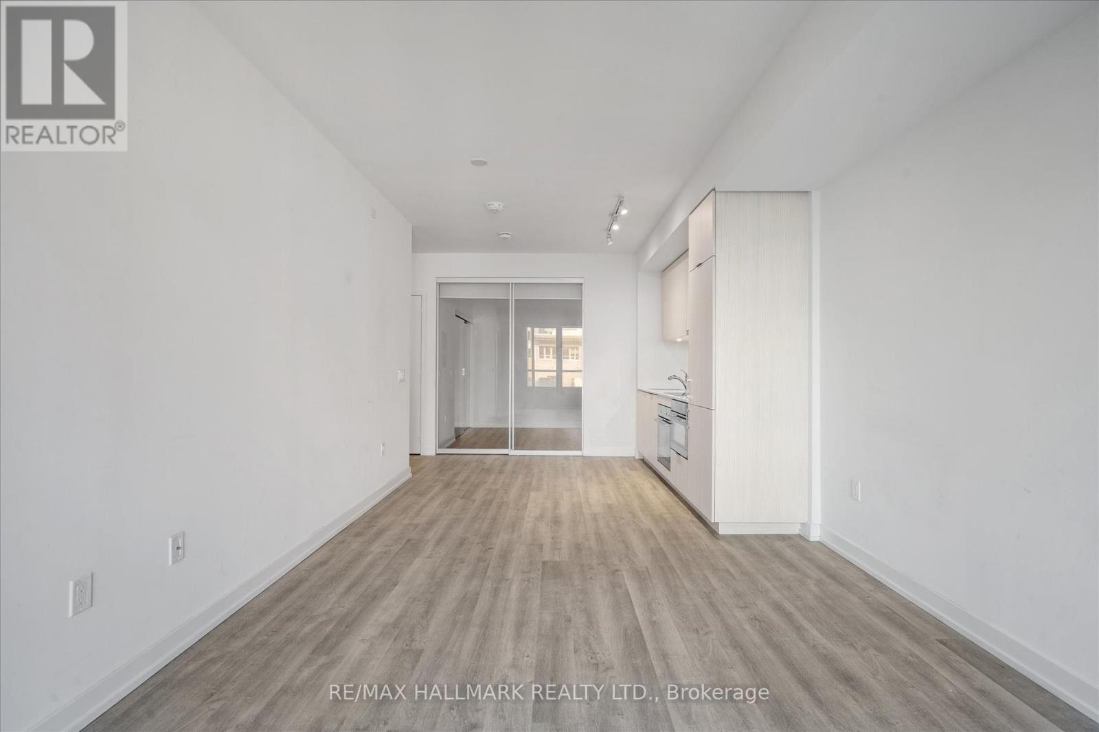 Photo 8 of 413 158 Front Street E, Toronto ON