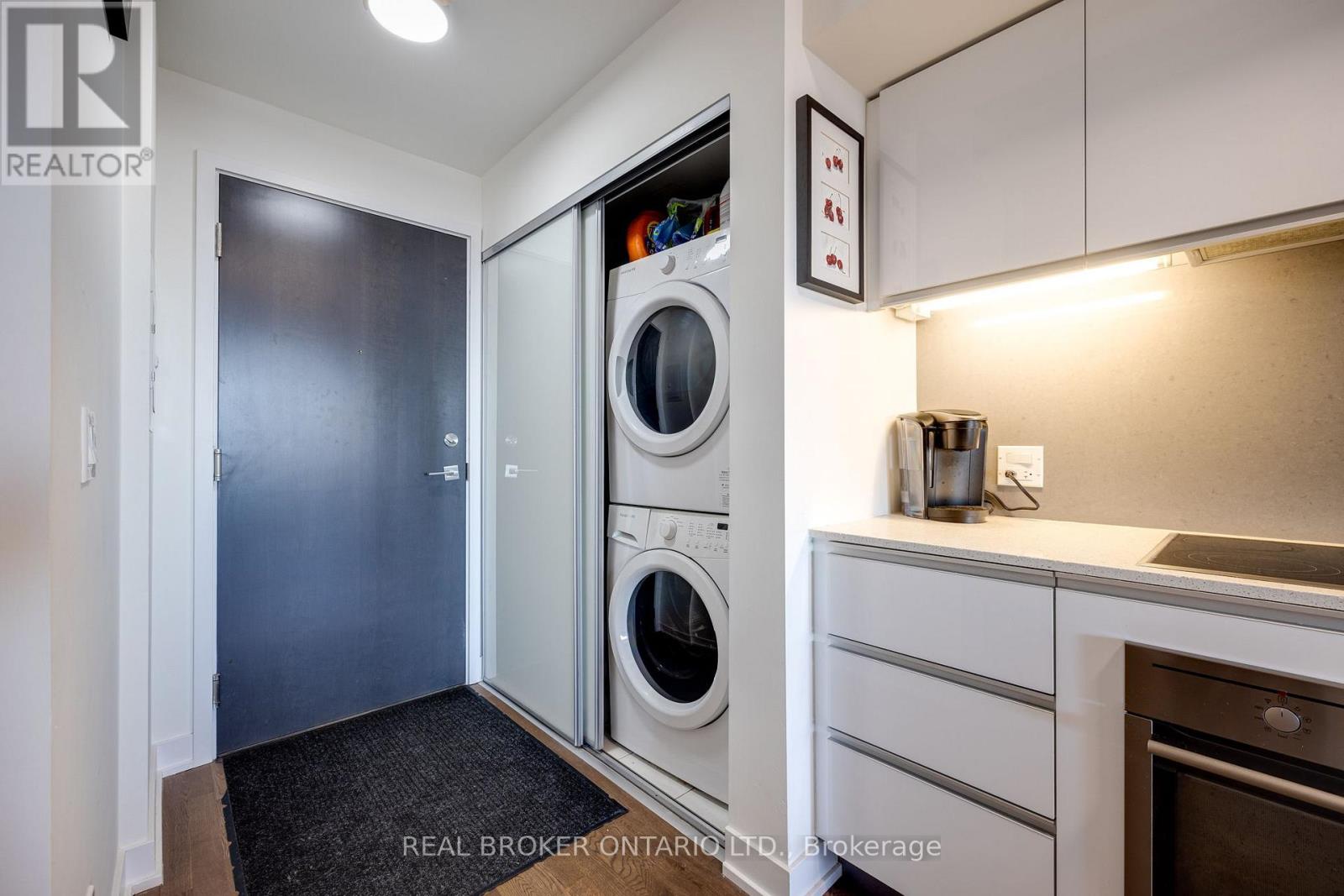 Photo 4 of 914 20 Minowan Miikan Lane, Toronto ON