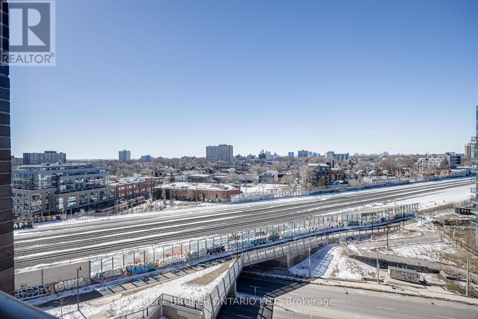 Photo 5 of 914 20 Minowan Miikan Lane, Toronto ON