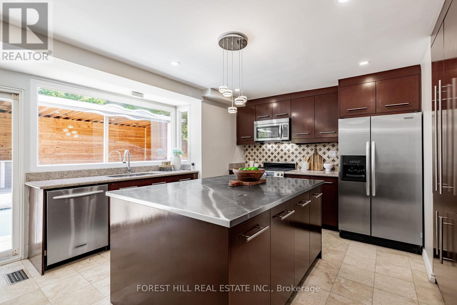 Photo 10 of 241 Shaughnessy Boulevard, Toronto ON
