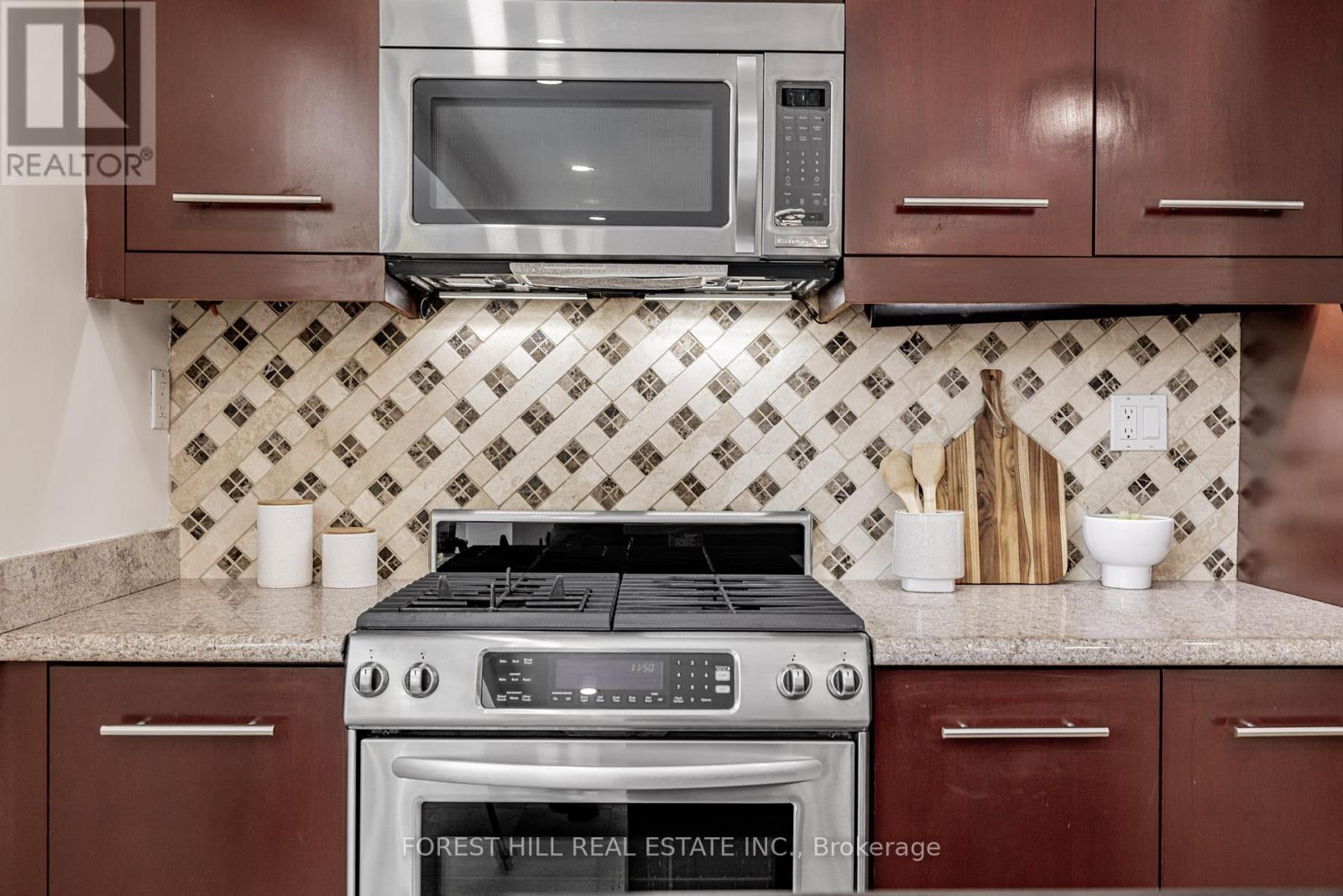 Photo 12 of 241 Shaughnessy Boulevard, Toronto ON