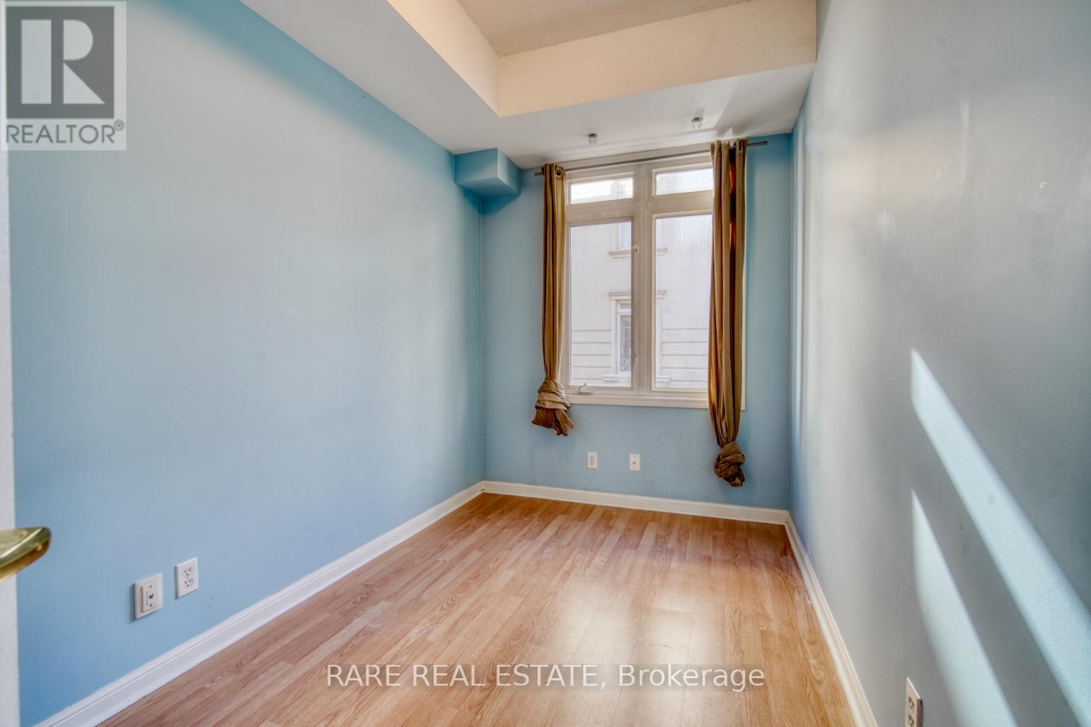 Photo 2 of Th 05 70 Carr Street, Toronto ON