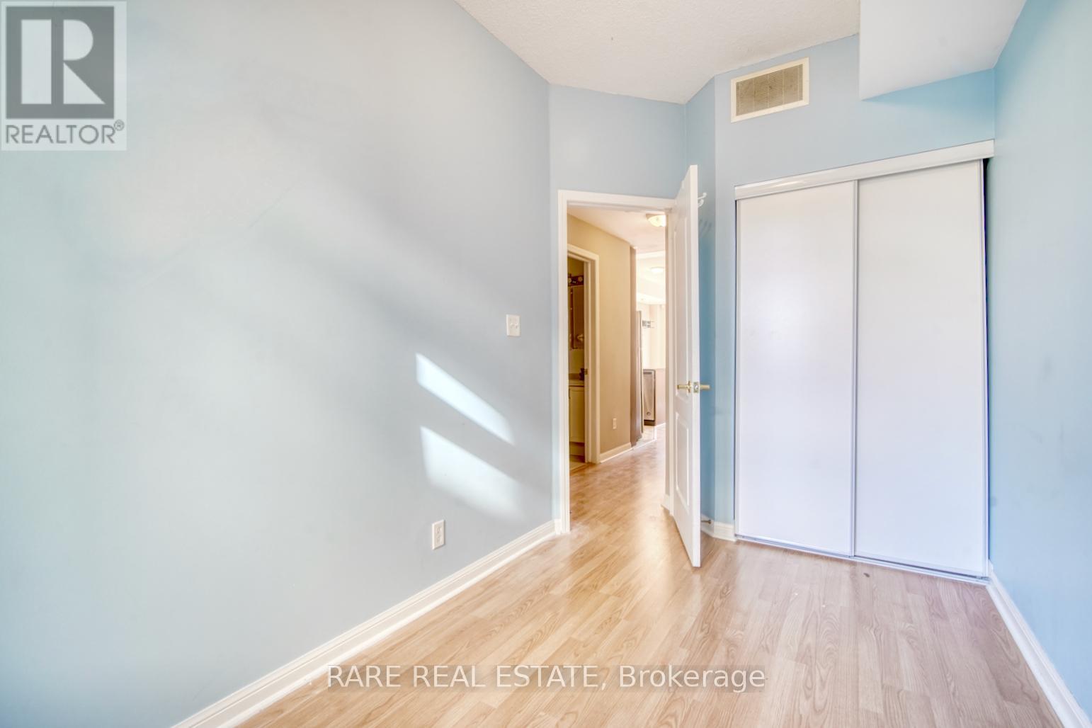 Photo 6 of Th 05 70 Carr Street, Toronto ON