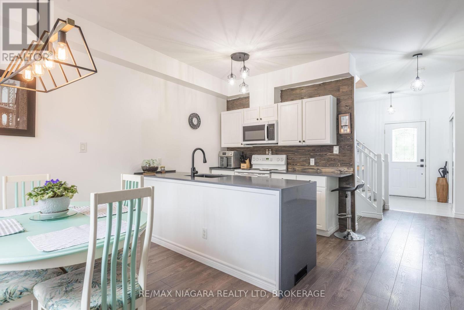 Photo 15 of 203 Cambridge Road E, Fort Erie ON