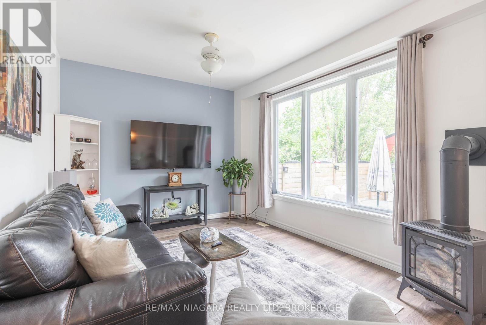 Photo 5 of 203 Cambridge Road E, Fort Erie ON