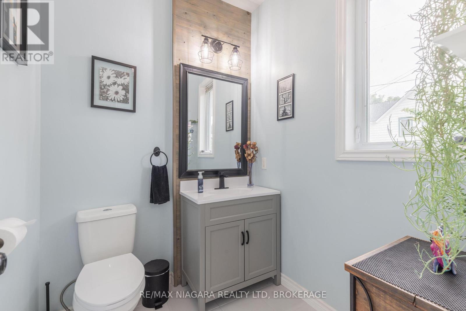 Photo 11 of 203 Cambridge Road E, Fort Erie ON
