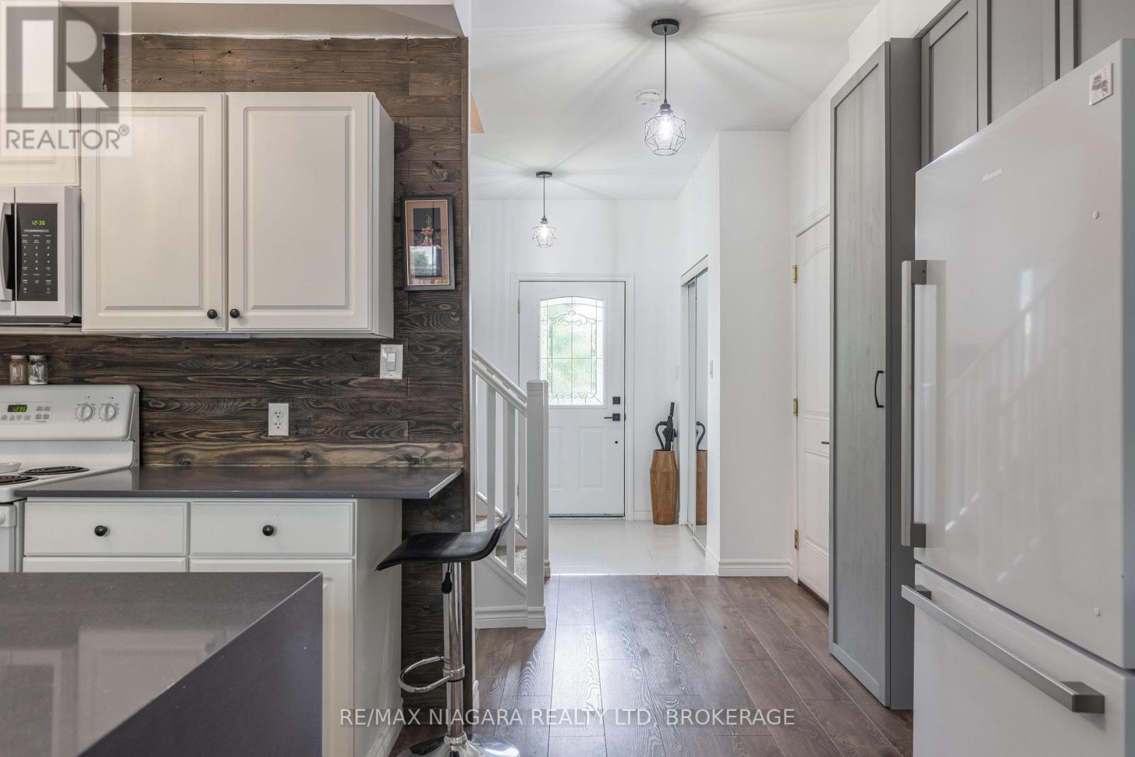 Photo 8 of 203 Cambridge Road E, Fort Erie ON