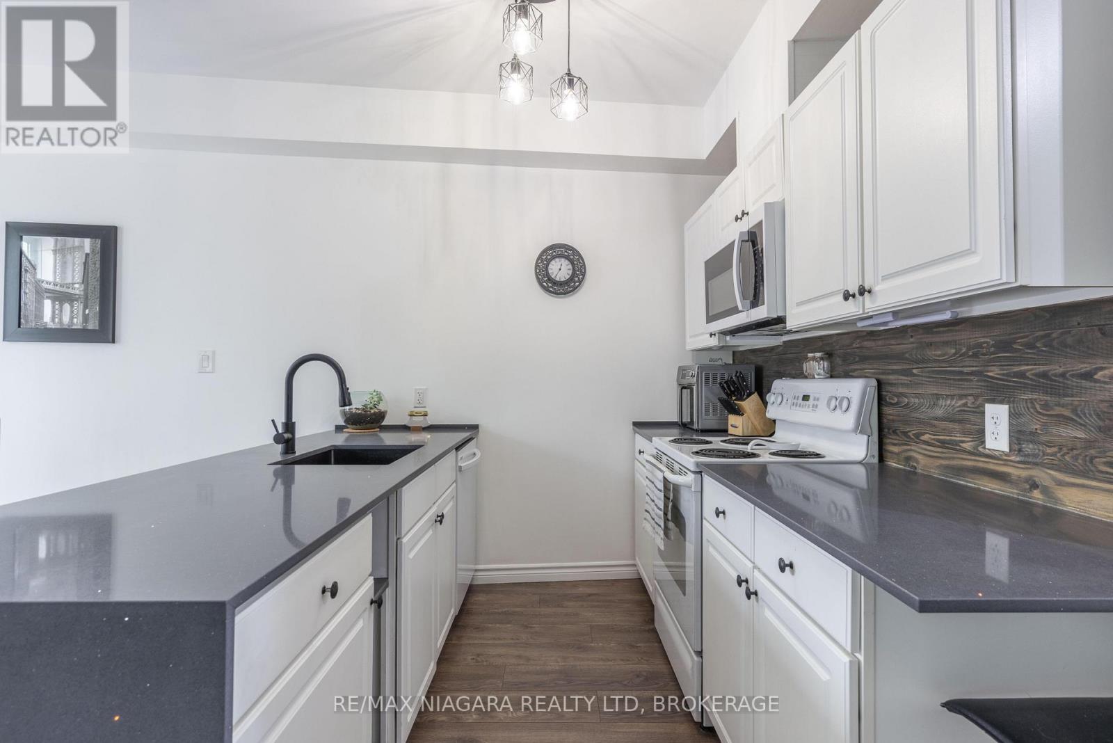 Photo 2 of 203 Cambridge Road E, Fort Erie ON