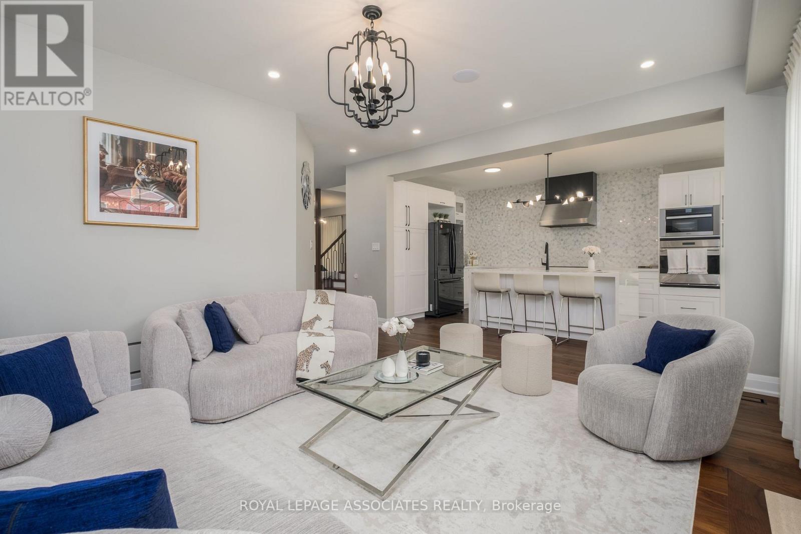 Photo 10 of 5 Rockland Crescent, Whitby ON